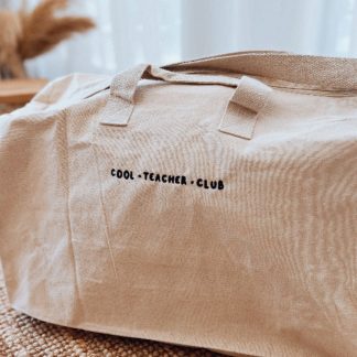 Weekend Bag personalizado a bordado com a frase "Cool Teacher CLub"