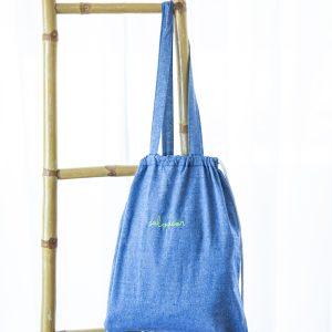 Saco mochila azul personalizável com bordado