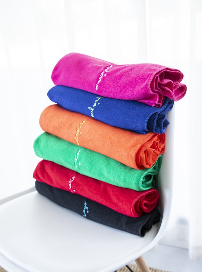 Toalha Microfibra disponível em várias cores, personalizável com bordado