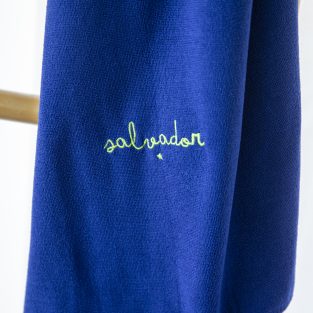 Toalha Microfibra disponível em várias cores, personalizável com bordado