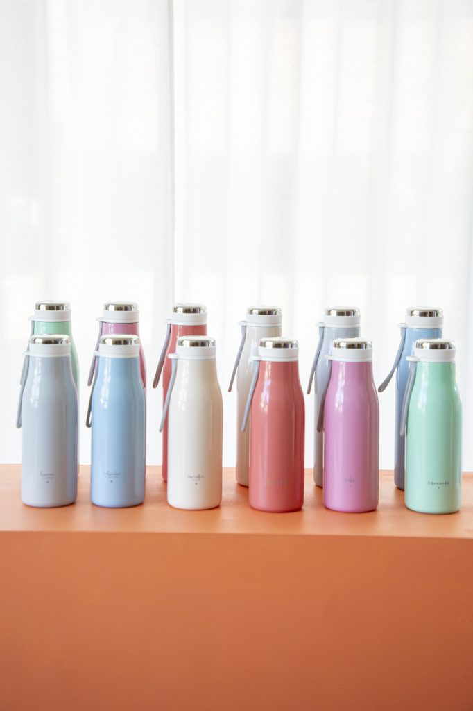 Garrafa Térmica disponível em várias cores. A personalização é feita com gravação a laser.
