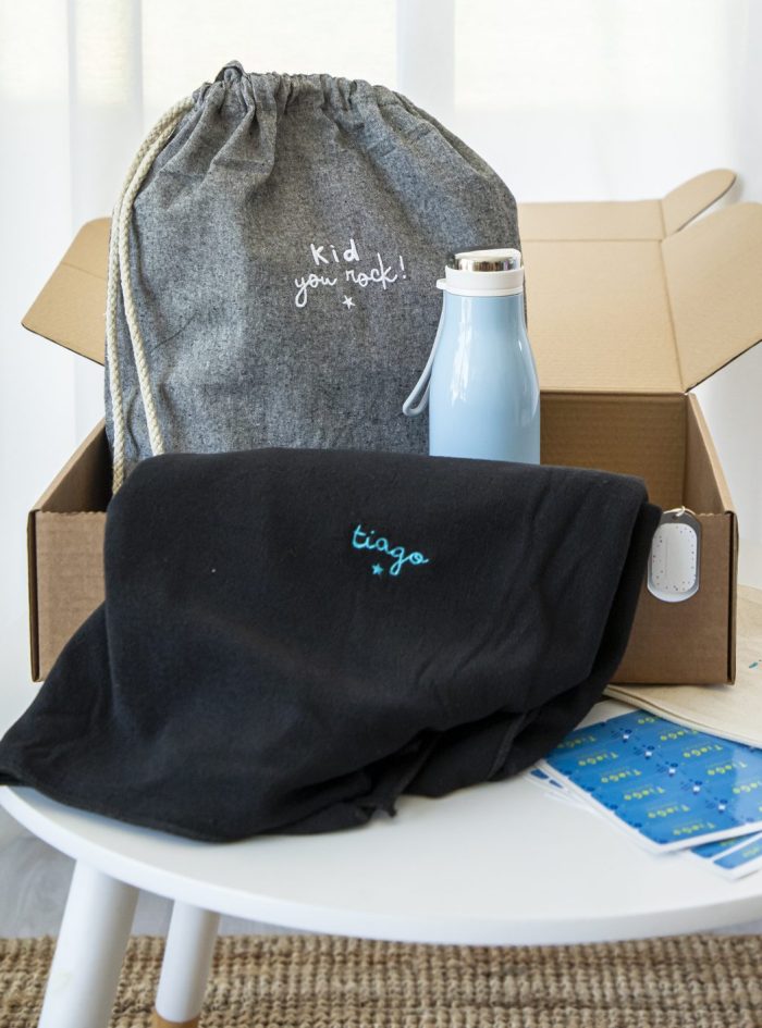 Toalha Microfibra disponível em várias cores, personalizável com bordado