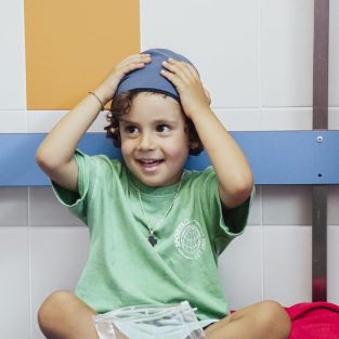 Toalha Microfibra disponível em várias cores, personalizável com bordado