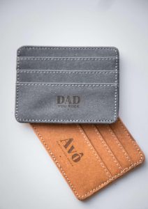 Porta cartões em pele reciclada com gravação personalizada para oferta