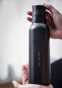 Garrafa térmica Lux de 530ml em aço inox, com gravação personalizada para o Dia do Pai